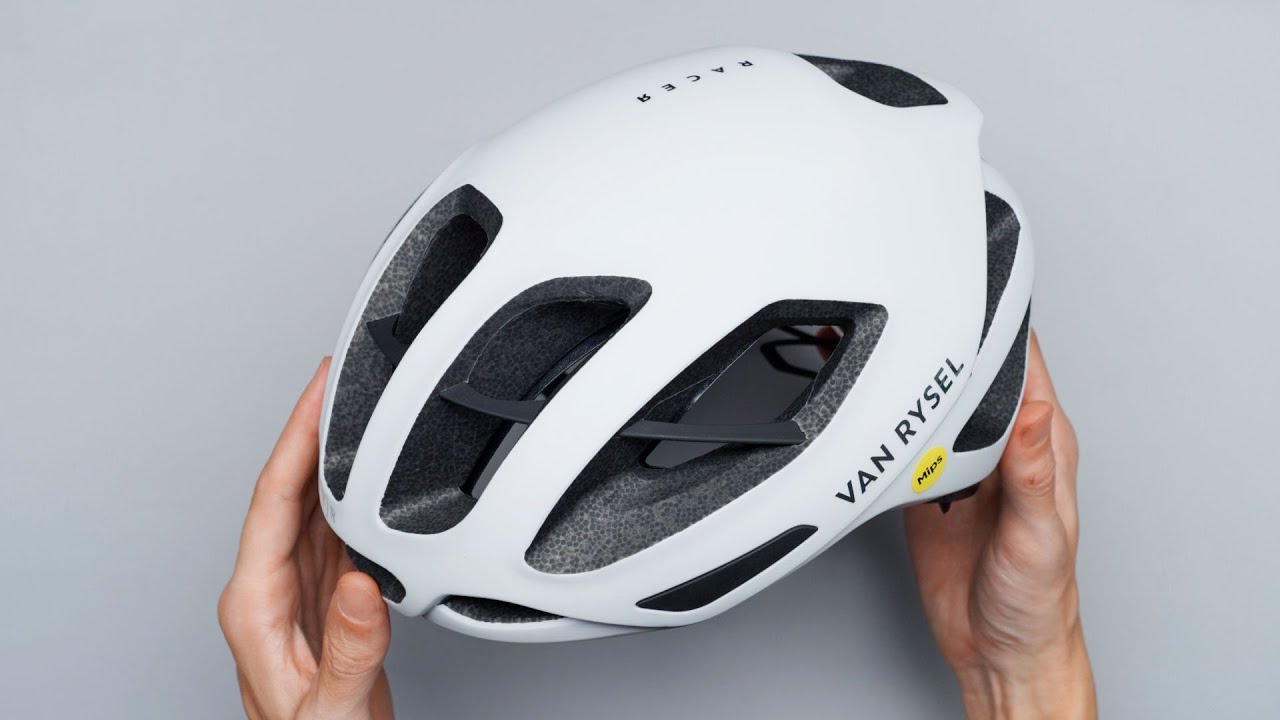 The cheapest World Tour helmet: Van Rysel RCR, real weight