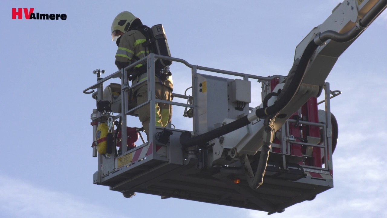 Uitslaande brand in woning Tussen de Vaarten