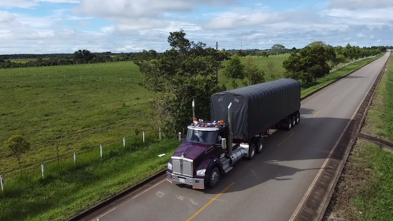 ¡La carretera desapareció! Así fue llegar a San José del Guaviare en plena tormenta 🌧️🚛