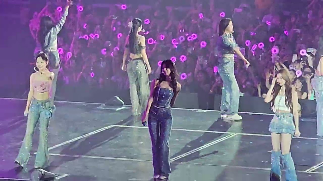 TWICE (트와이스) - HIT TITLE MEDLEY [READY TO BE in SINGAPORE] 4k fancam 직캠 2023.09.02