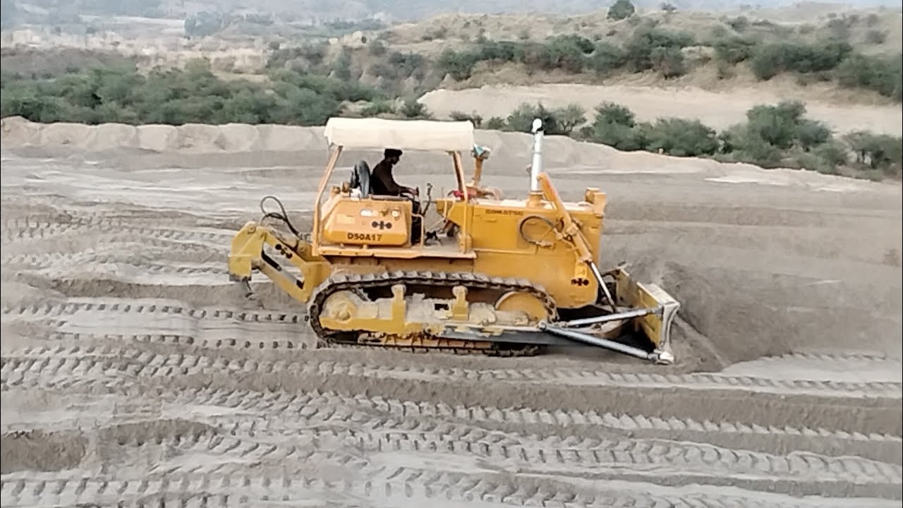 Bulldozer K Liye Diesel Le Kar Gae | Bulldozer Working On Mountain | Big Machinery Working