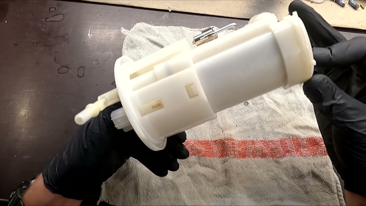 Rebuild Yamaha YZF-R1 RN09 2002 - Part 5  Tank, Fuel Cap and Pump restauration, cleaning, repair