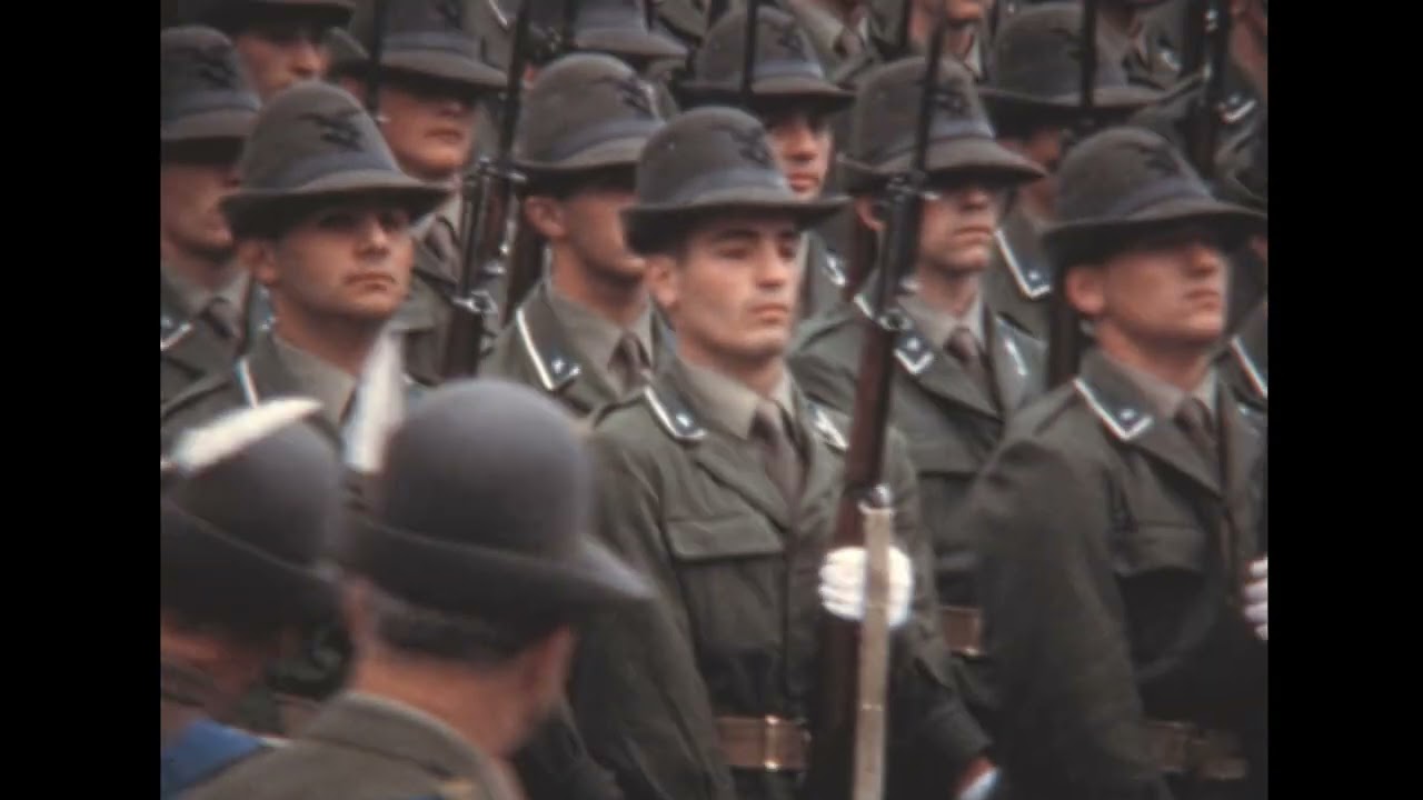 Cerimonia alla Scuola Militare Alpina di Aosta nel 1971