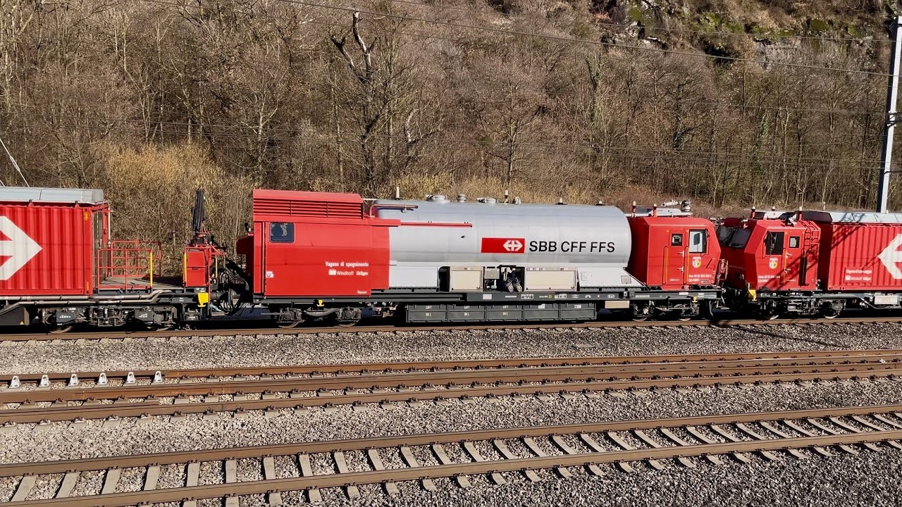 #460# TRENI MERCI - Il convoglio dei pompieri FFS di base a Biasca, in transito in verso Osogna!
