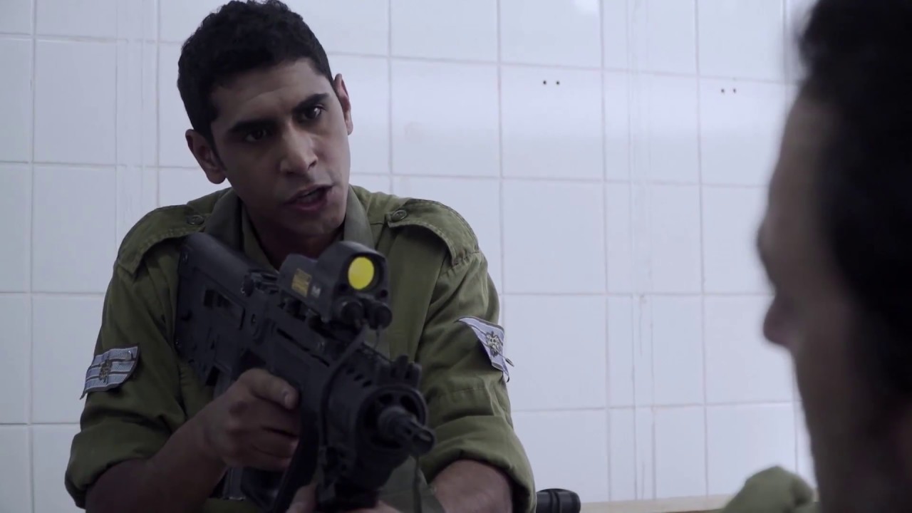 אופיר בועז כבני הנשק בסדרה תאג