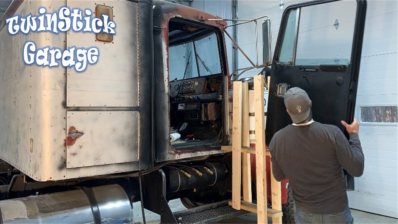Smokey & The Bandit Tribute Truck Ep.32 Door Swaps