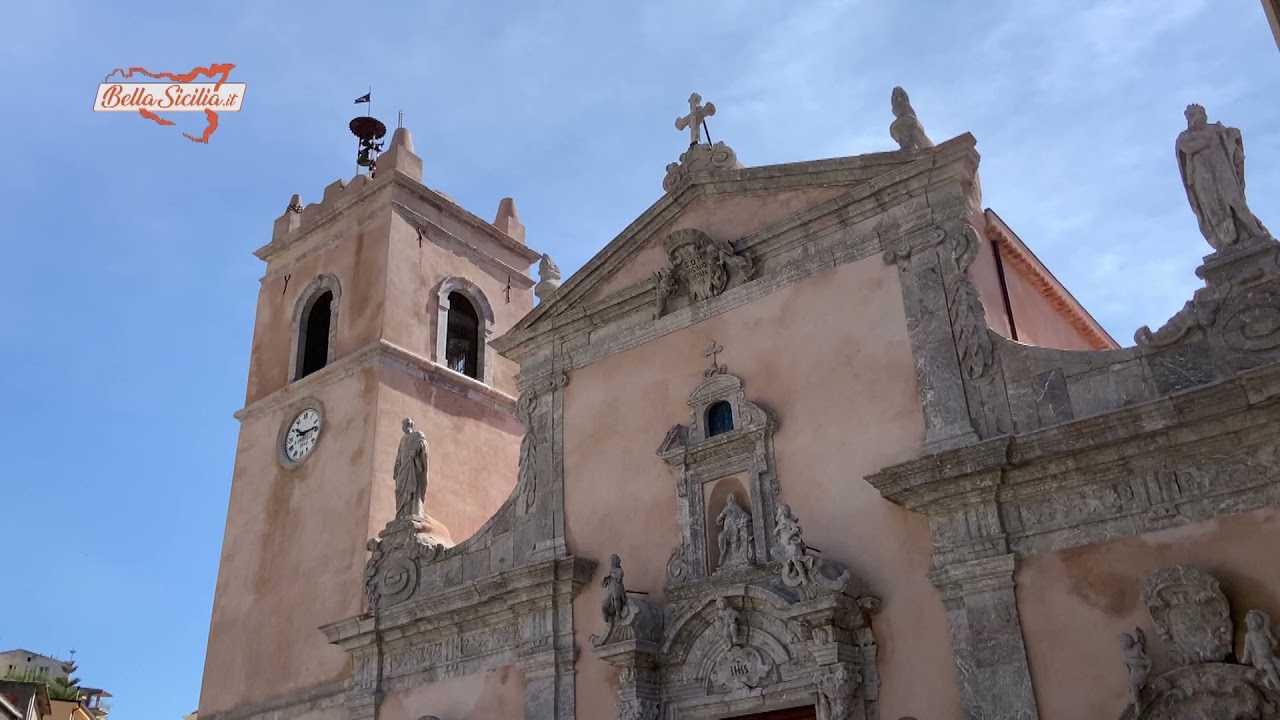 Percorriamo la via principale di Frazzanò e le parole di questa donna testimoniano la pace del borgo