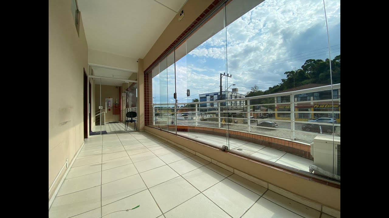 Sala comercial no Floresta.