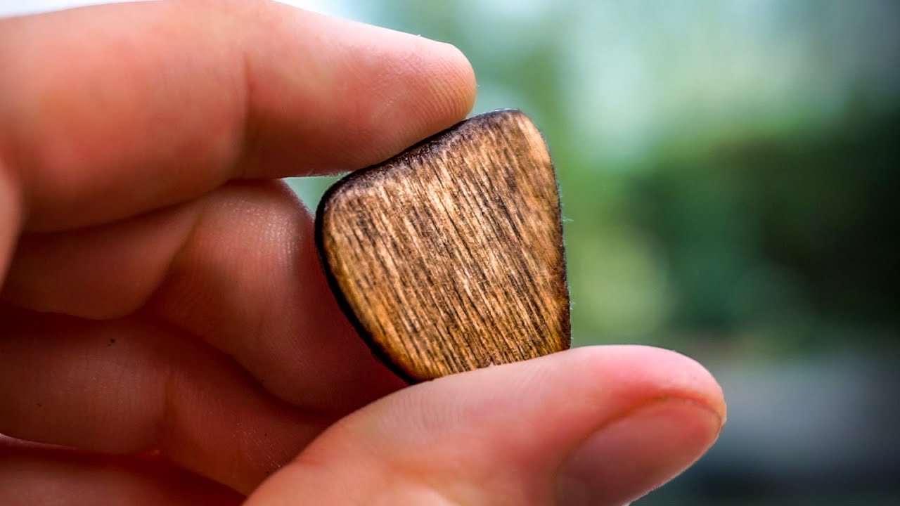 Fabriquer un MEDIATOR de guitare en BOIS !