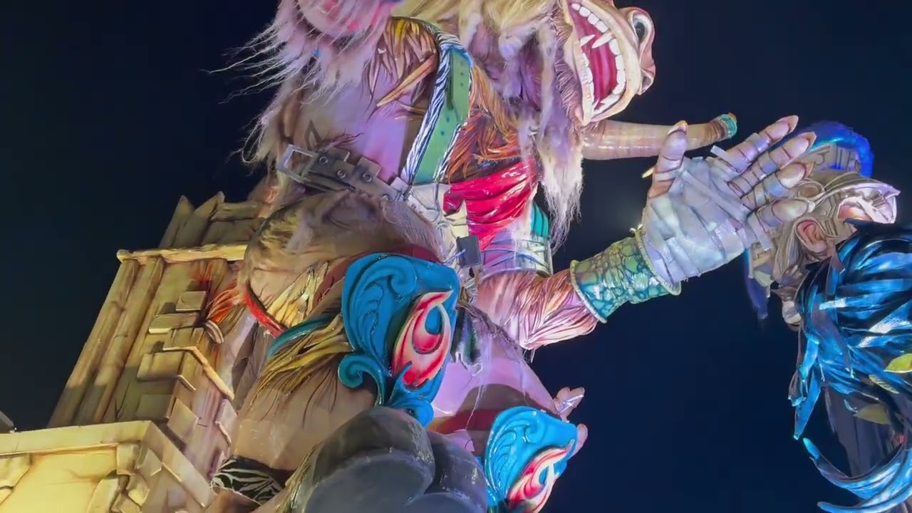 CARNEVALE DI SCIACCA 2026 carro allegorico: APPESI AD UN FILO 