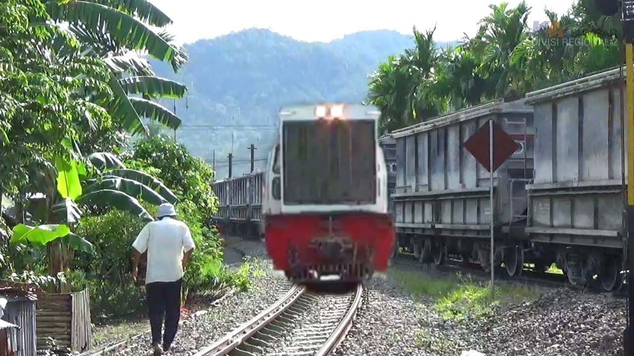 INILAH LOKOMOTIF YANG MELEWATI WESEL PERSILANGAN 