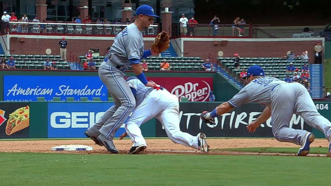 TOR@TEX: Umpires rule interference in a rundown