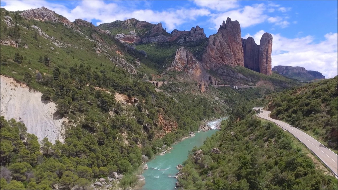 De roc et d'eau. Les Pyrénées en drone.