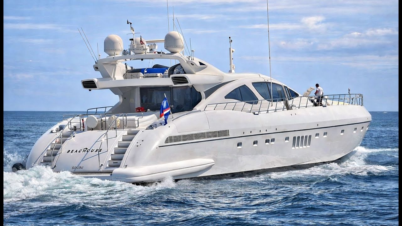 INSANE BOATS & YACHTS TRAFFIC! Miami Luxury Yachts Heading to the Ocean
