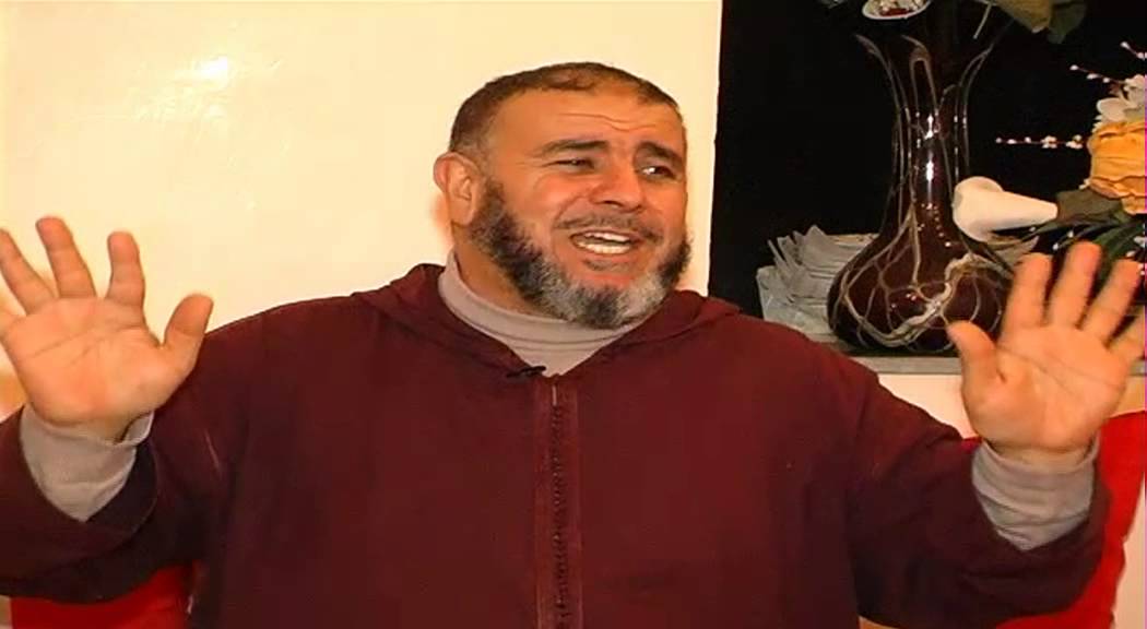 ما حكم من يحتلم كثيرا ولا يستطيع الغسل يوميا ؟