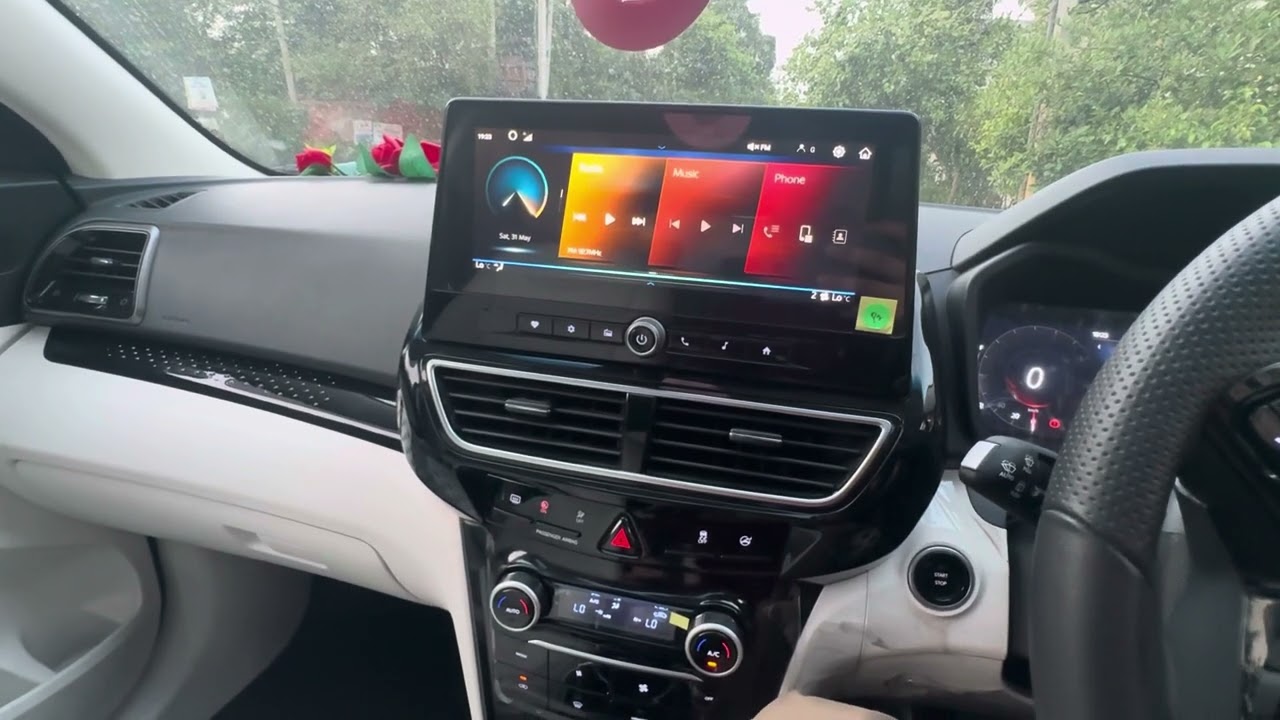 Mahindra xuv 3xo ax5 can alexa open sunroof , turn on/off Ac and other features #viralvideo #youtube