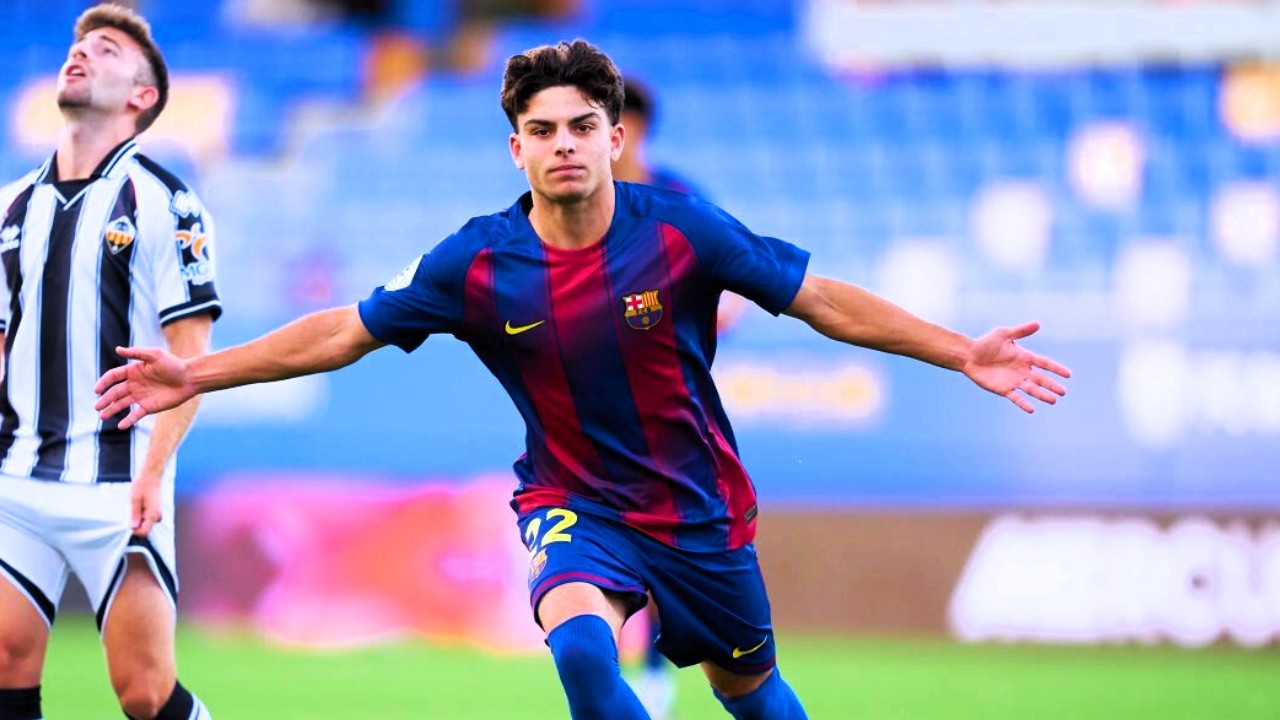 Who is Xavi Espart? - Future Barcelona Right Back - Best Skills 2025