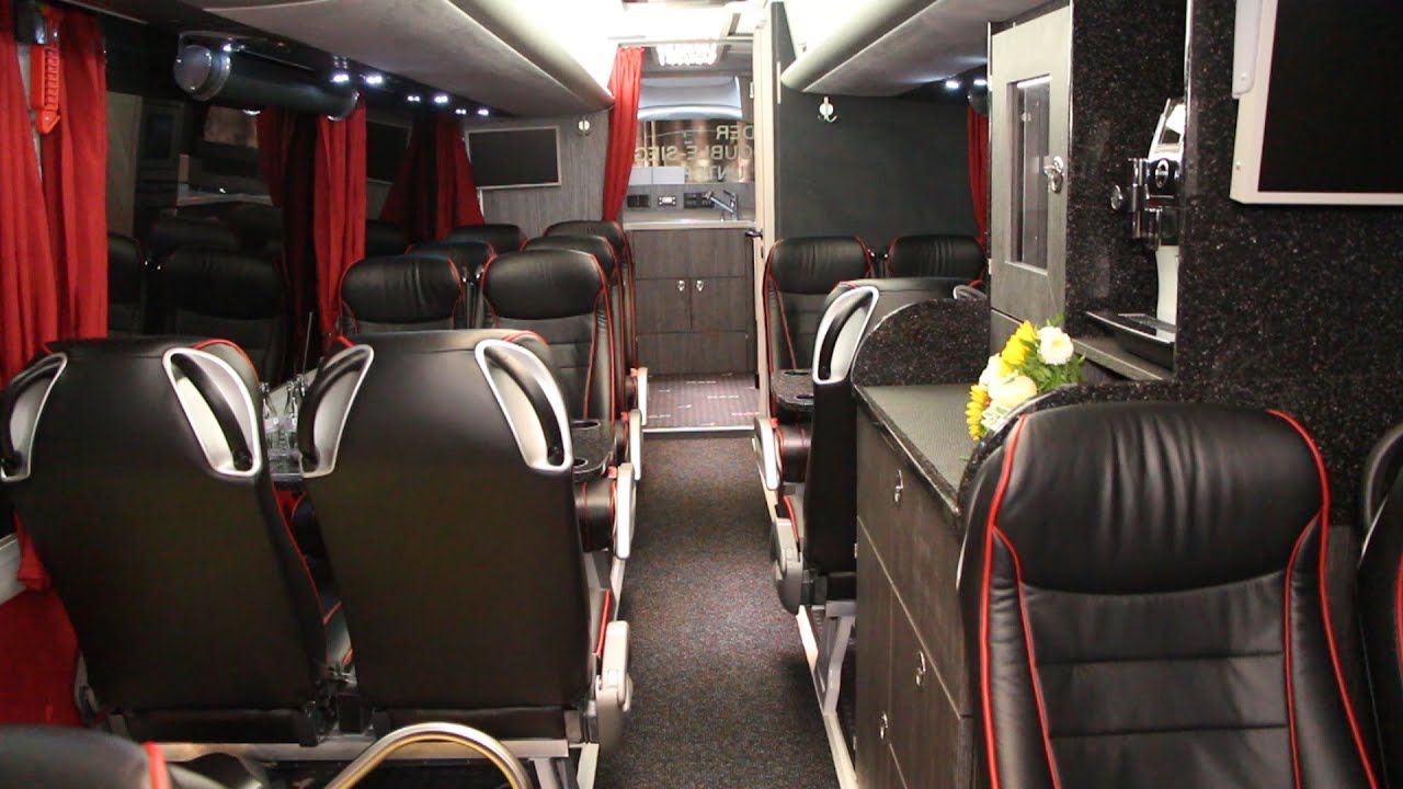 So sieht der Bayern-Mannschaftsbus von innen aus - Buspräsentation 2014 mit Thiago
