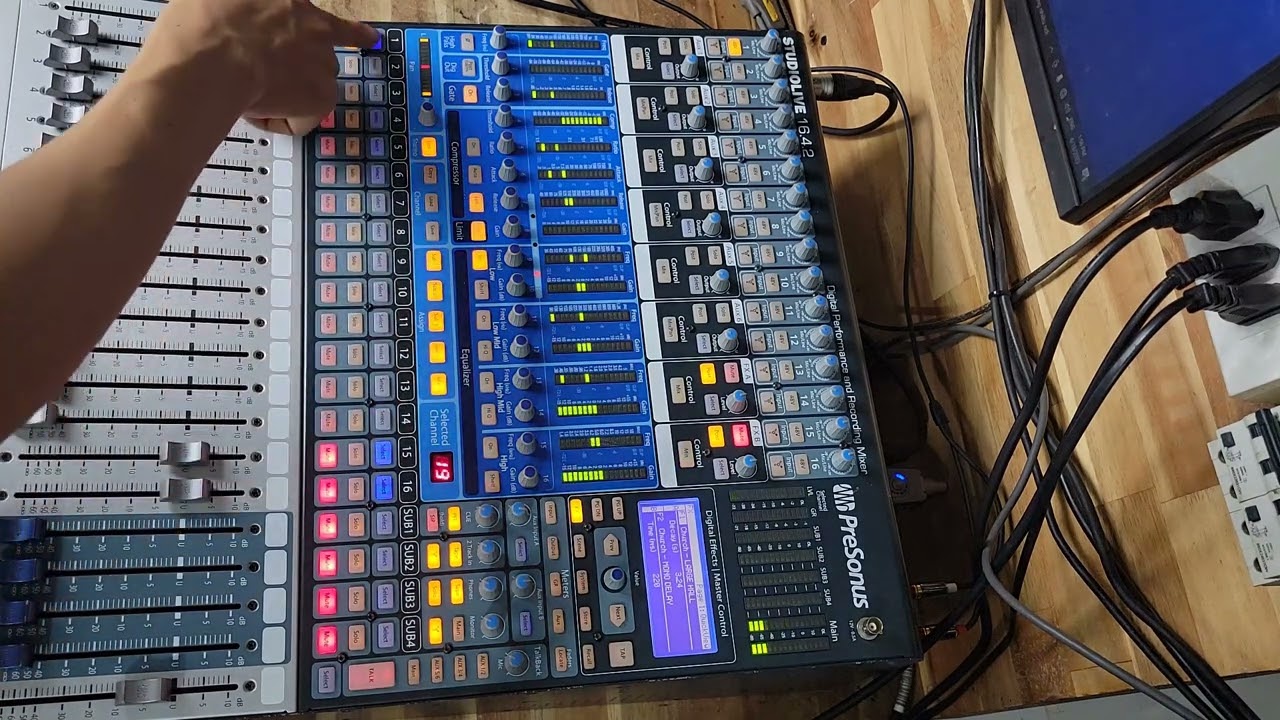(đã bán )Presonus studio live 16.4.2 chiếc mixer số dễ sử dụng nhất thế giới , phù hợp anh e đi show