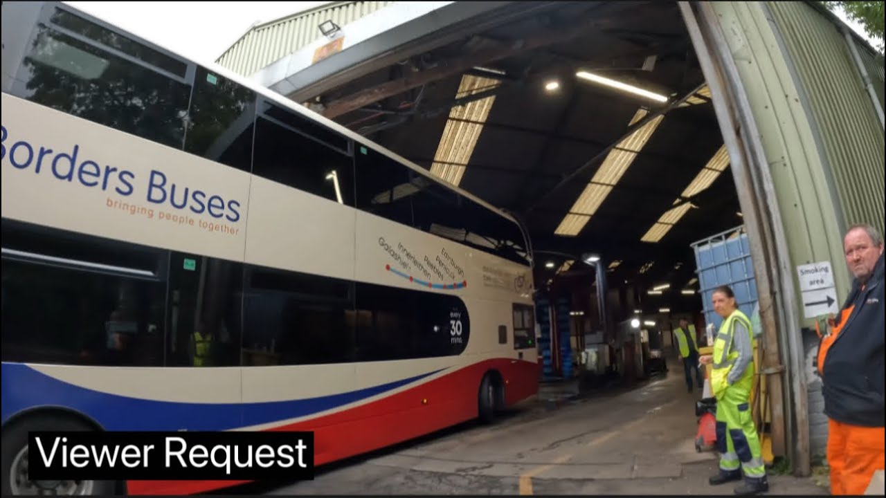 THIS IS WHEN THE SCHOOL BUSES PILE IN 🚍😃🚫❌✅ #drone #audits #scotland #pinac #buses 