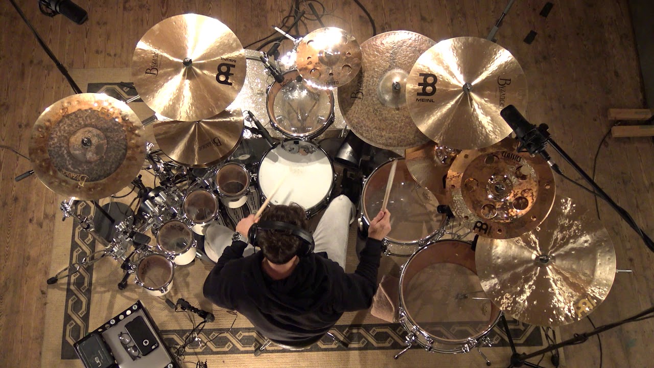 Thomas Lang playing 