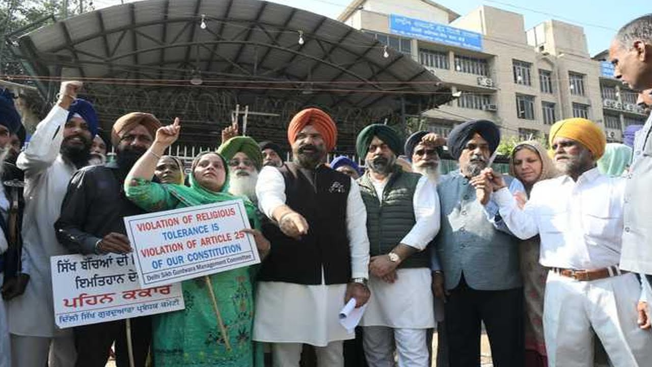 Sikhs protest against Kejriwal, selection board for &lsquo;inconvenience&rsquo;