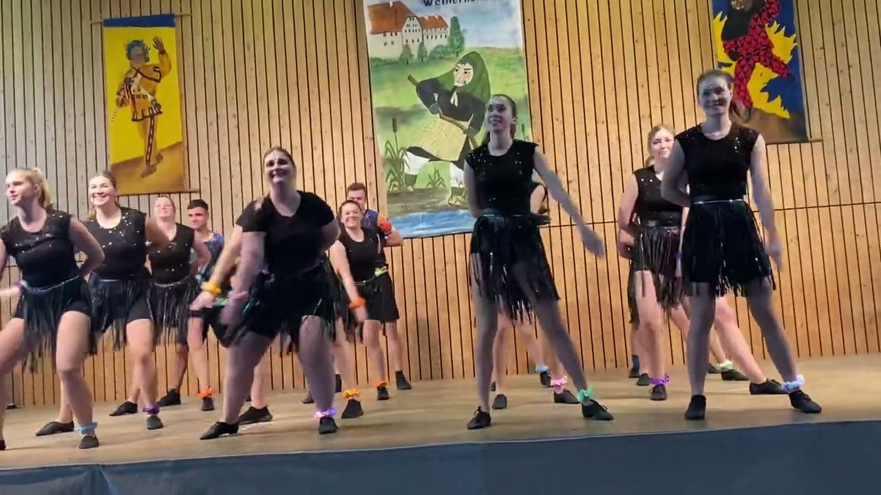 Showtanzgruppe der Narrenzunft Vollmaringen bei der „Fasnet wie früher“ 2023.