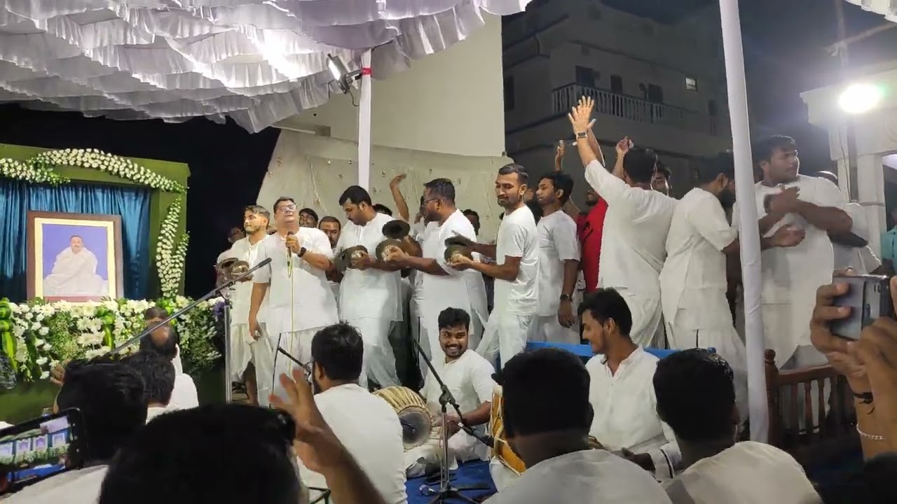 EKI ANANDA PARANANANDA KIRTAN by Bapi Bhai in the Satsang of DP workers at Puri