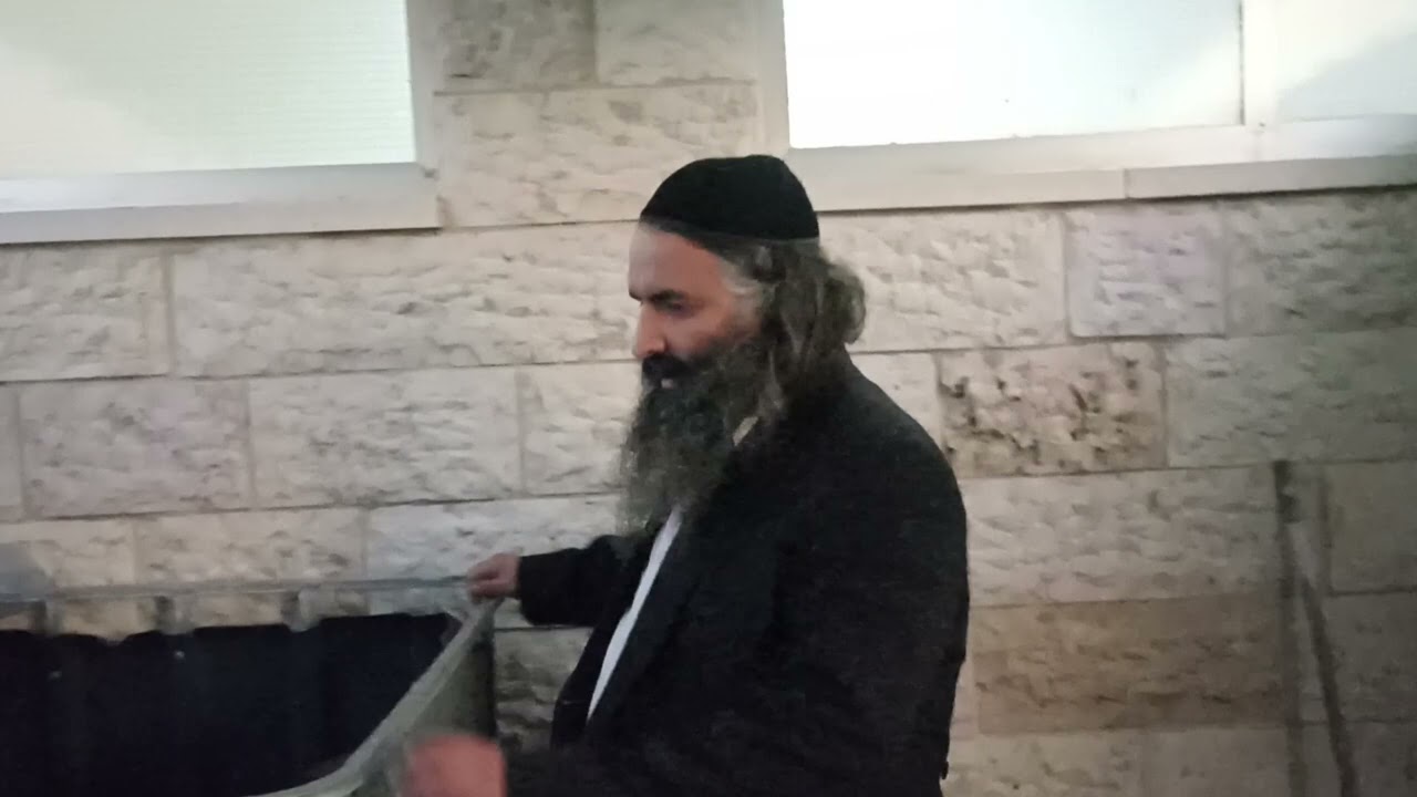 מקווה בבית שלב א' מתוך שלושה שלבים.