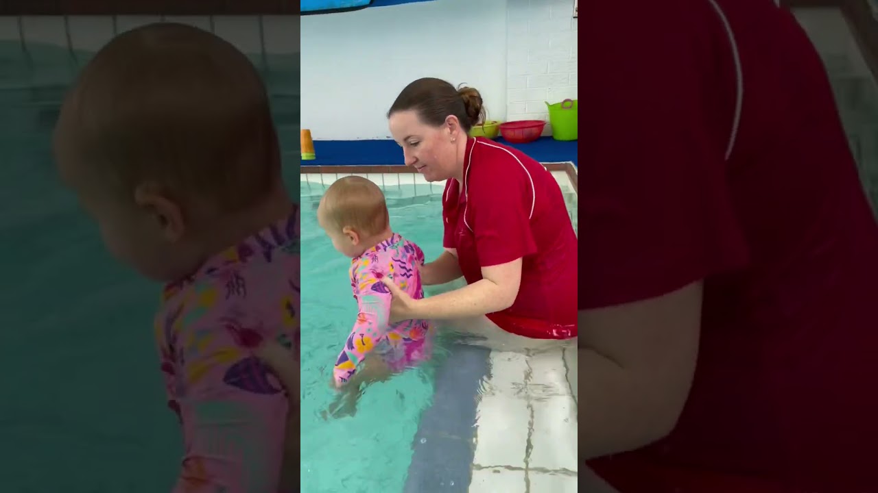 Лулу, 16 месяцев, безопасный поворот под водой #babyswimming # #swimlessons #swimclass