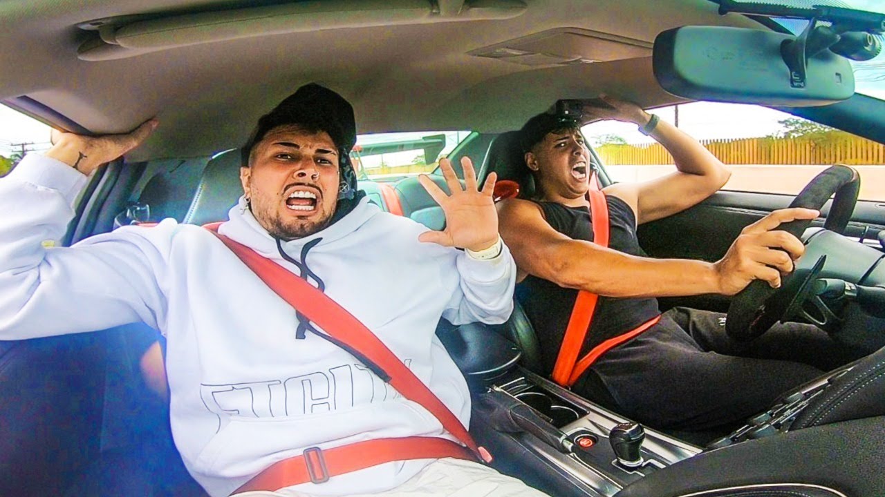 DEIXEI MEU MELHOR AMIGO COM MUITO MEDO NO NISSAN GTR 😂