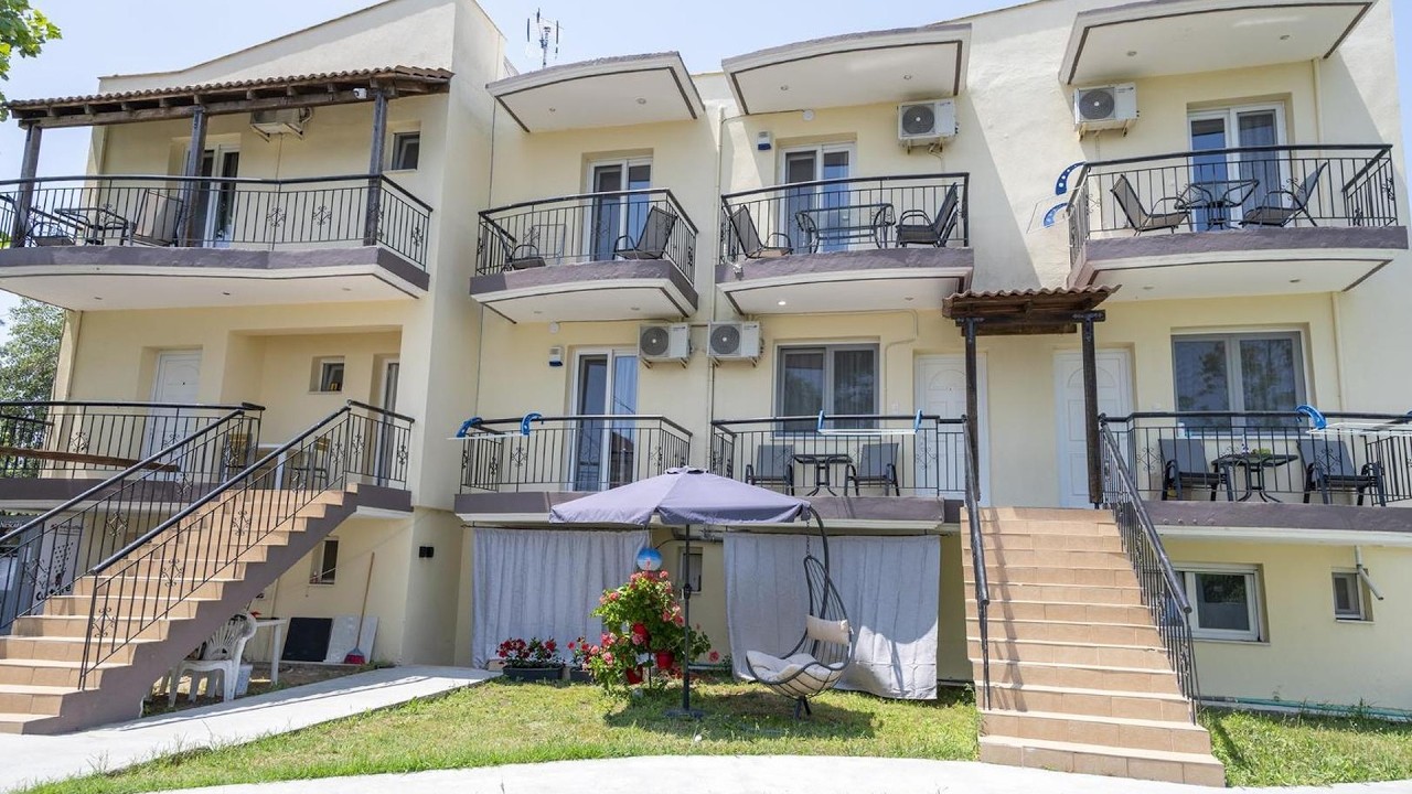 Mitro Apartments Sun & Sea, Vrasna beach | Stavros, Greece | Hotel Review 🏨