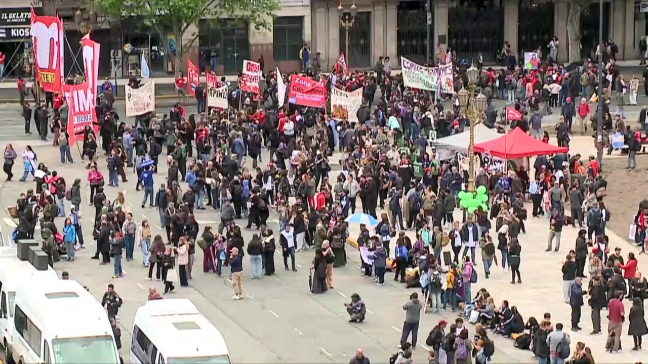 🔴 LIVE: MASSIVE PROTEST AGAINST MILEI | Argentina&rsquo;s Congress Erupts in Anger