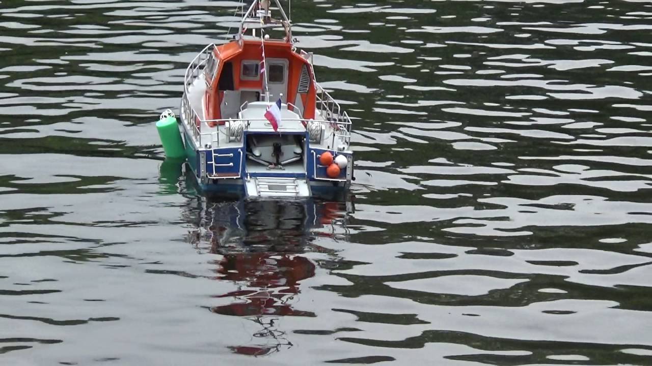 Massy 2016 RC 17/20 : Un dinghy fonctionnel dans un bateau de sauvetage et vedettes SNSM
