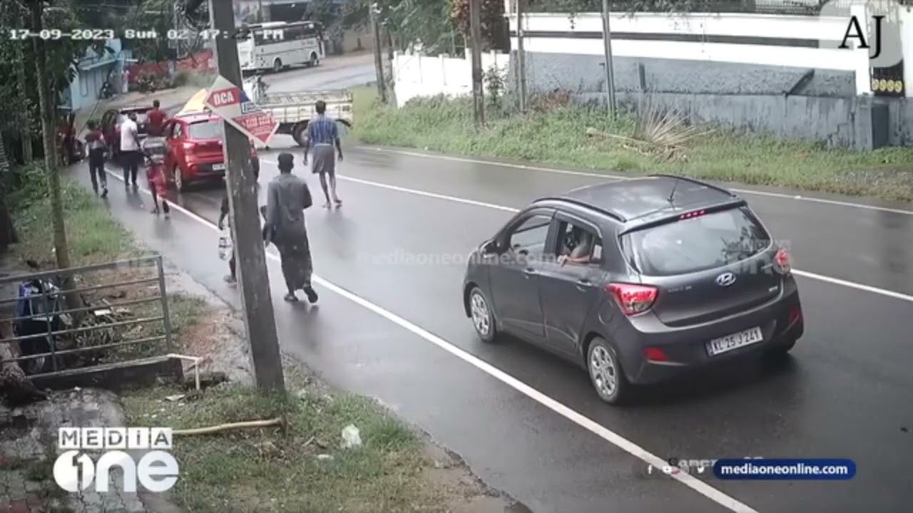 Mahindra Thar and Bolero Head-On accident on blind curve