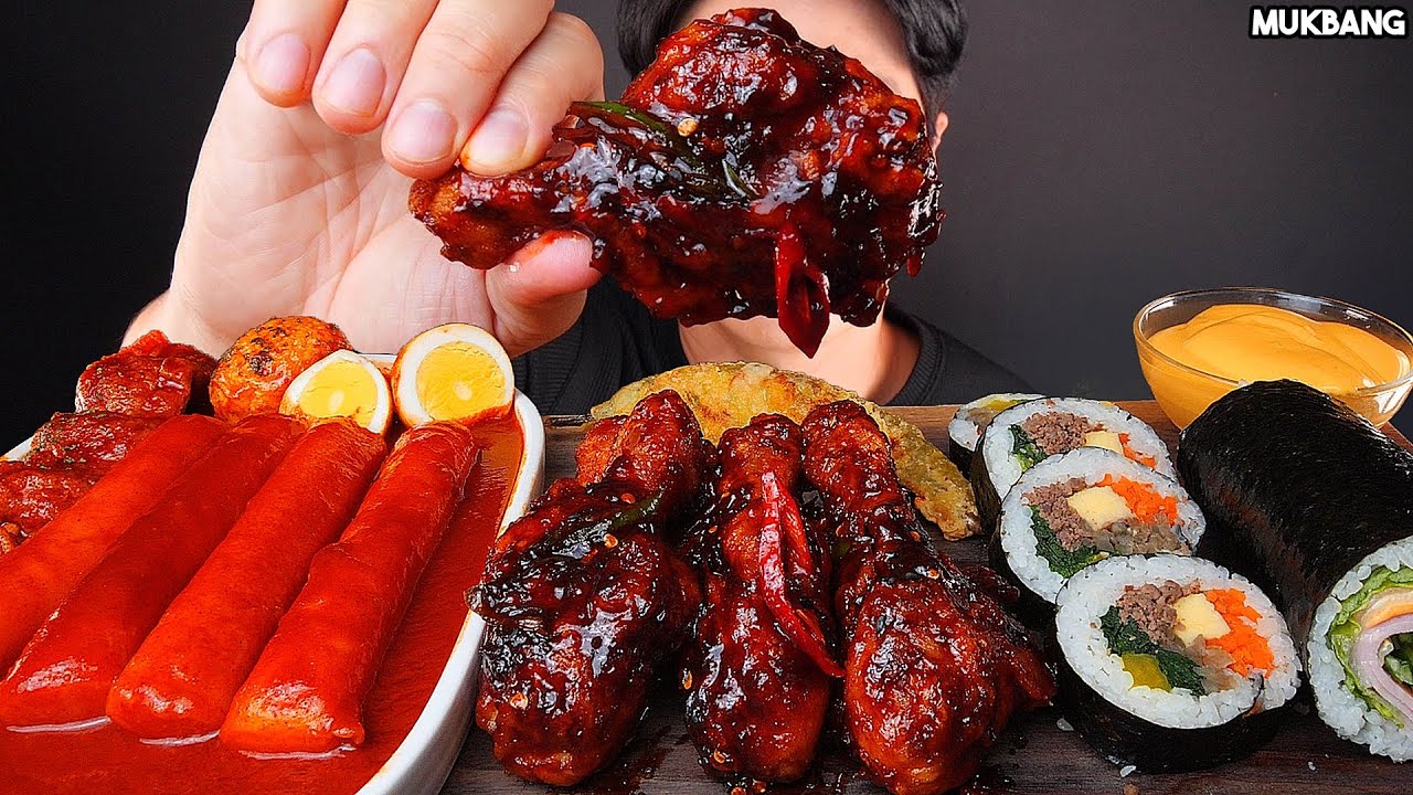 острая лапша и курица FRIED CHICKEN & SPICY TTEOKBOKKI GIMBAP PEPPER DUMPLING EATING ASMR MUKBANG
