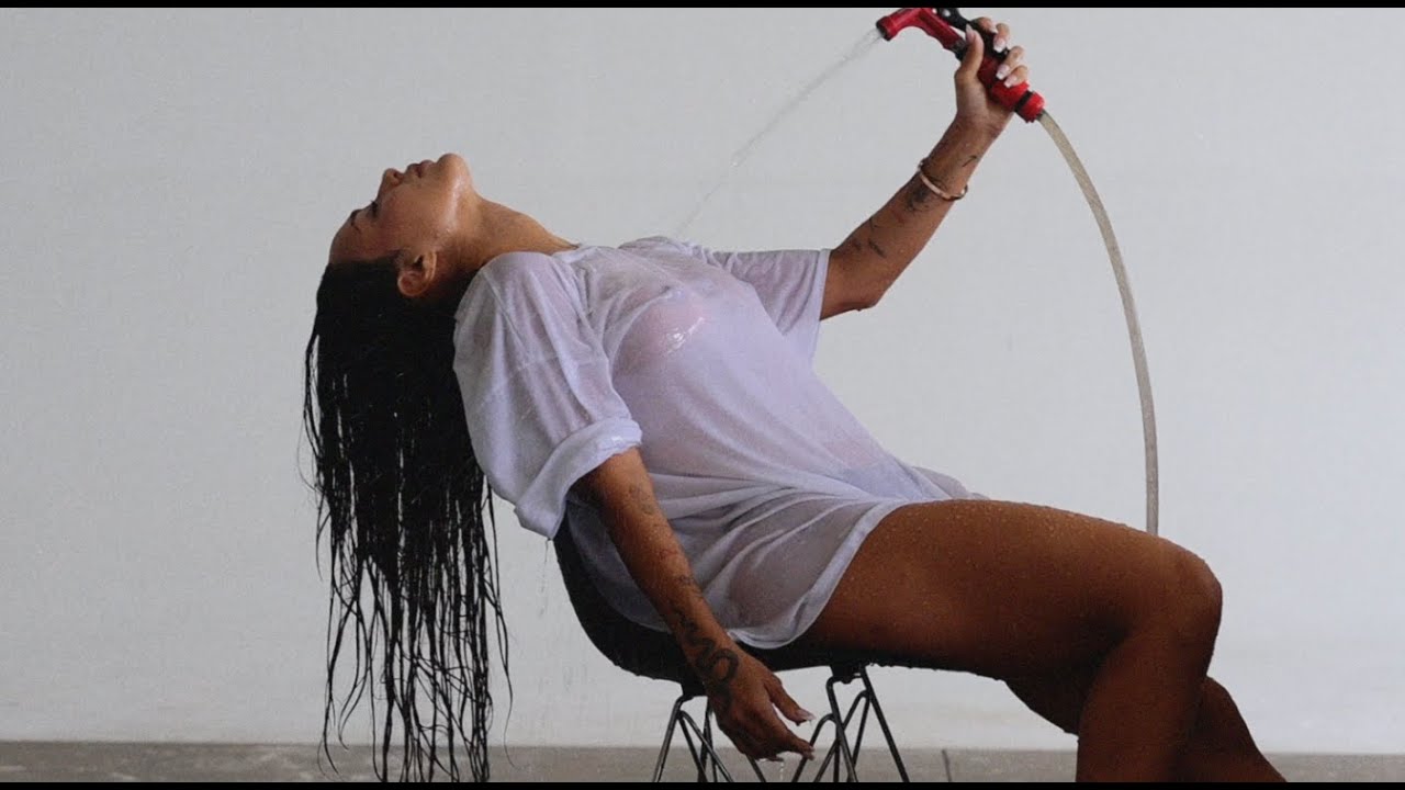 Izzy, WÖRRIES - Holy (Visual)