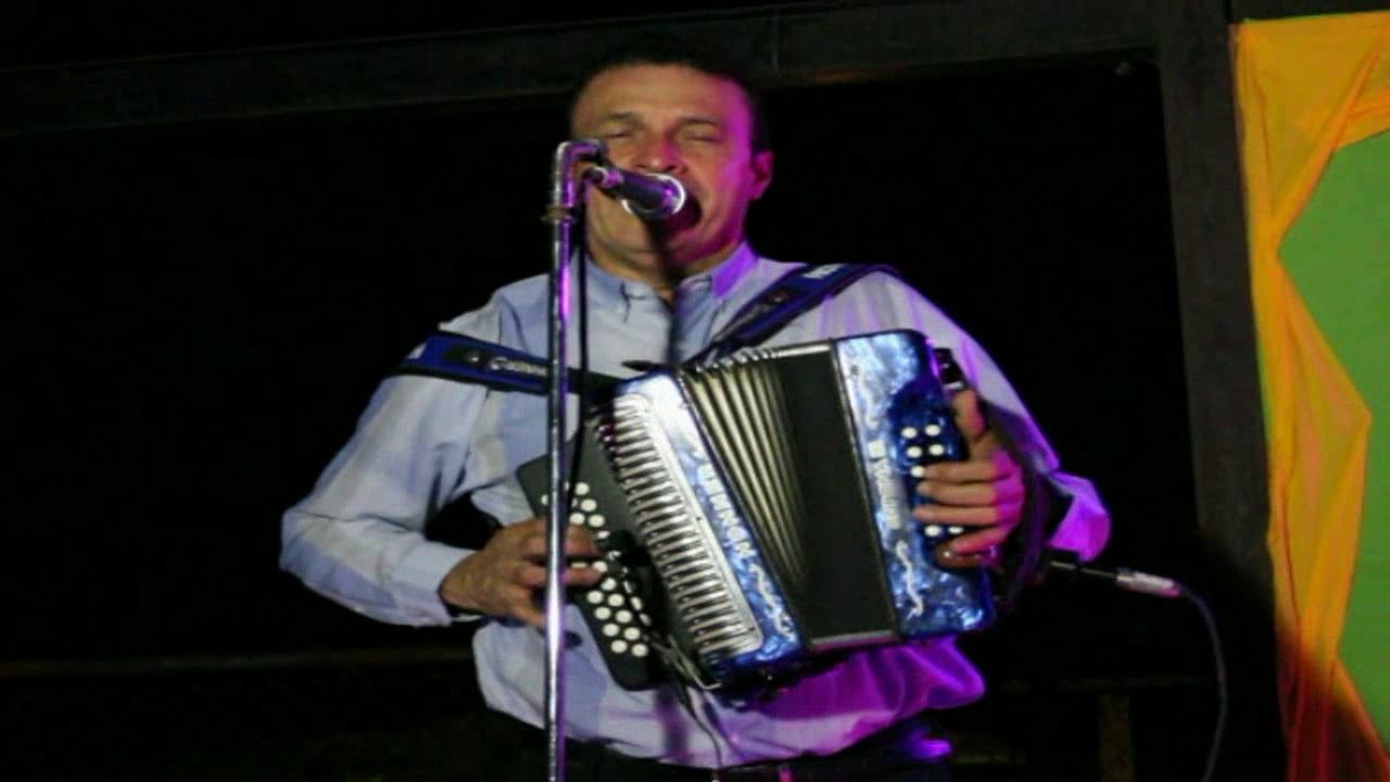 EDWIN MARTINEZ Tema Pueblos de Tradiciones