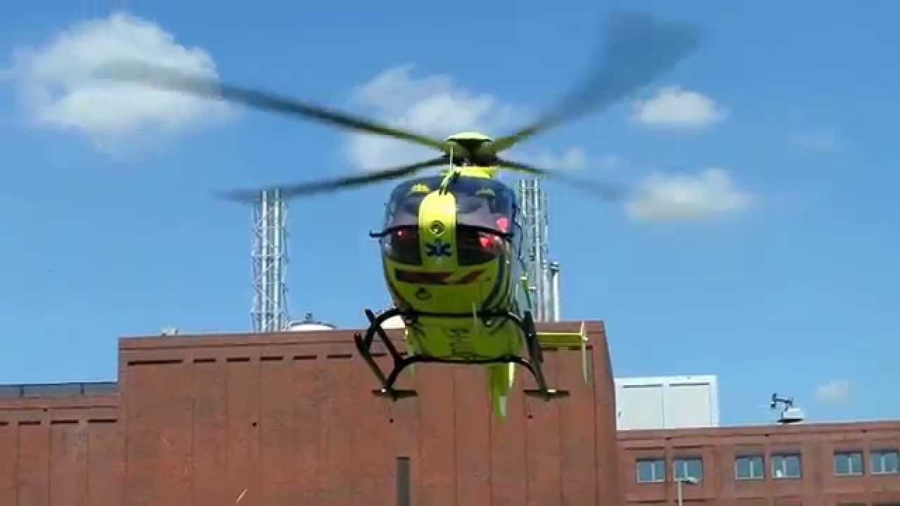 Vertrekkende traumahelikopter LFL02 vanaf Maasstad Ziekenhuis