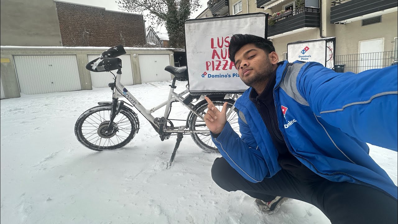 Pizza Delivery in Snow #germany #parttimejob #dominospizza #germanyvlogs #studentjobs 