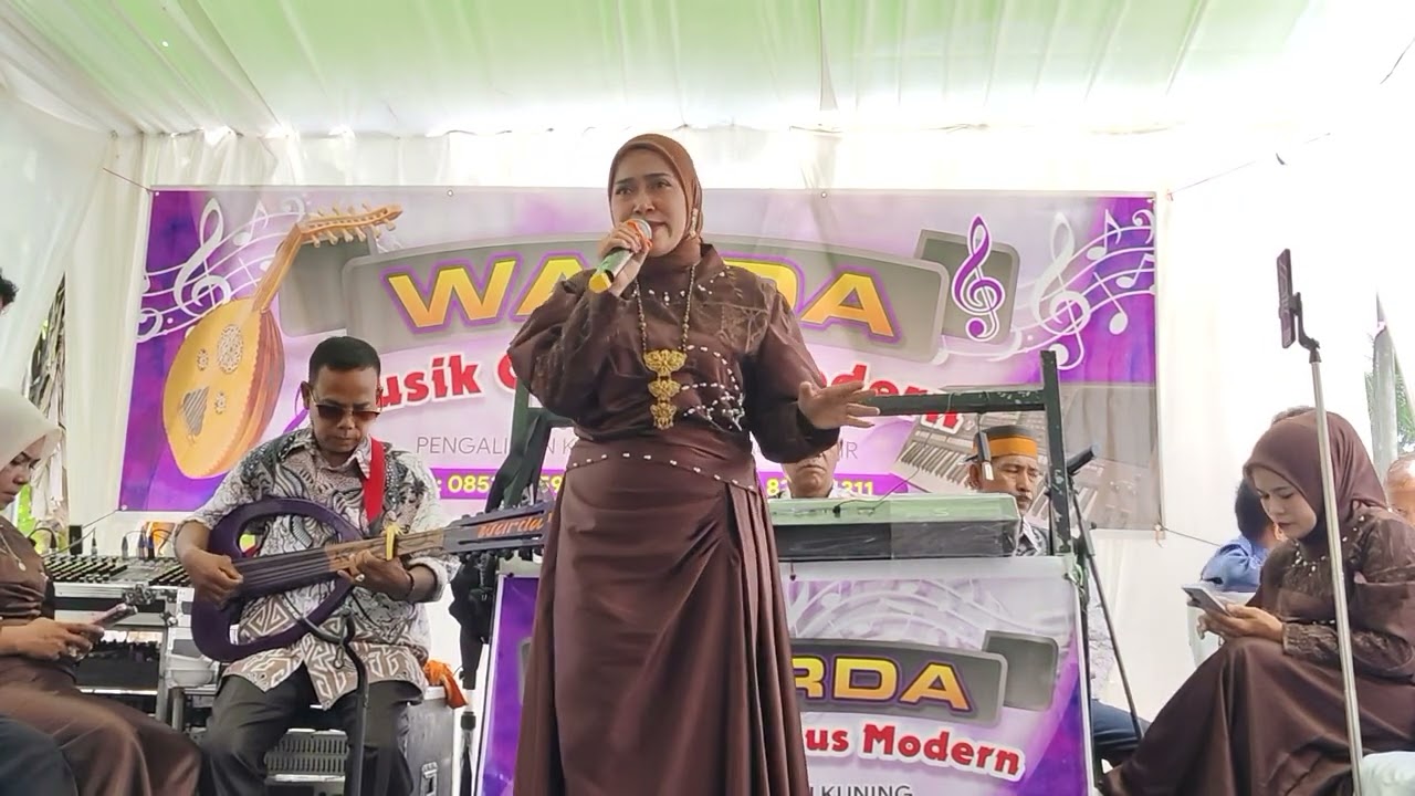 Wanita tiang negaraVocal yuli