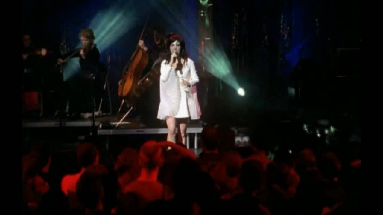 [HD] Björk - Isobel [Cambridge, England 1998]
