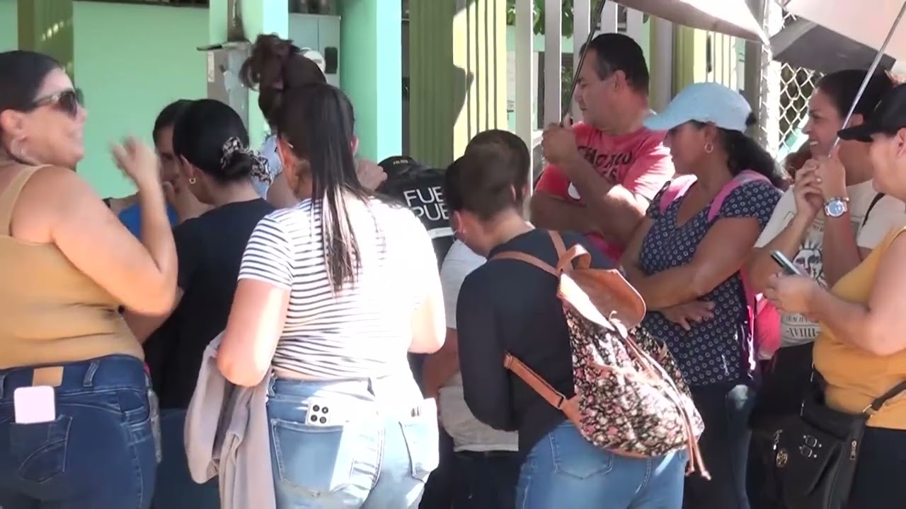 Padres de familia abrieron colegio y acordaron con autoridades regionales del MEP sobre transporte e