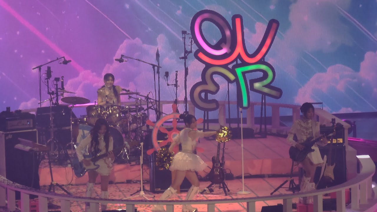 [4K HDR] QWER, 고민중독 - 251003 QWER 1ST WORLD TOUR 'ROCKATION'