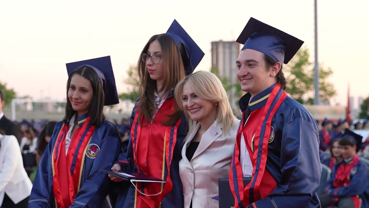 2025 Lise Mezunlarımızın Mezuniyet Gururu