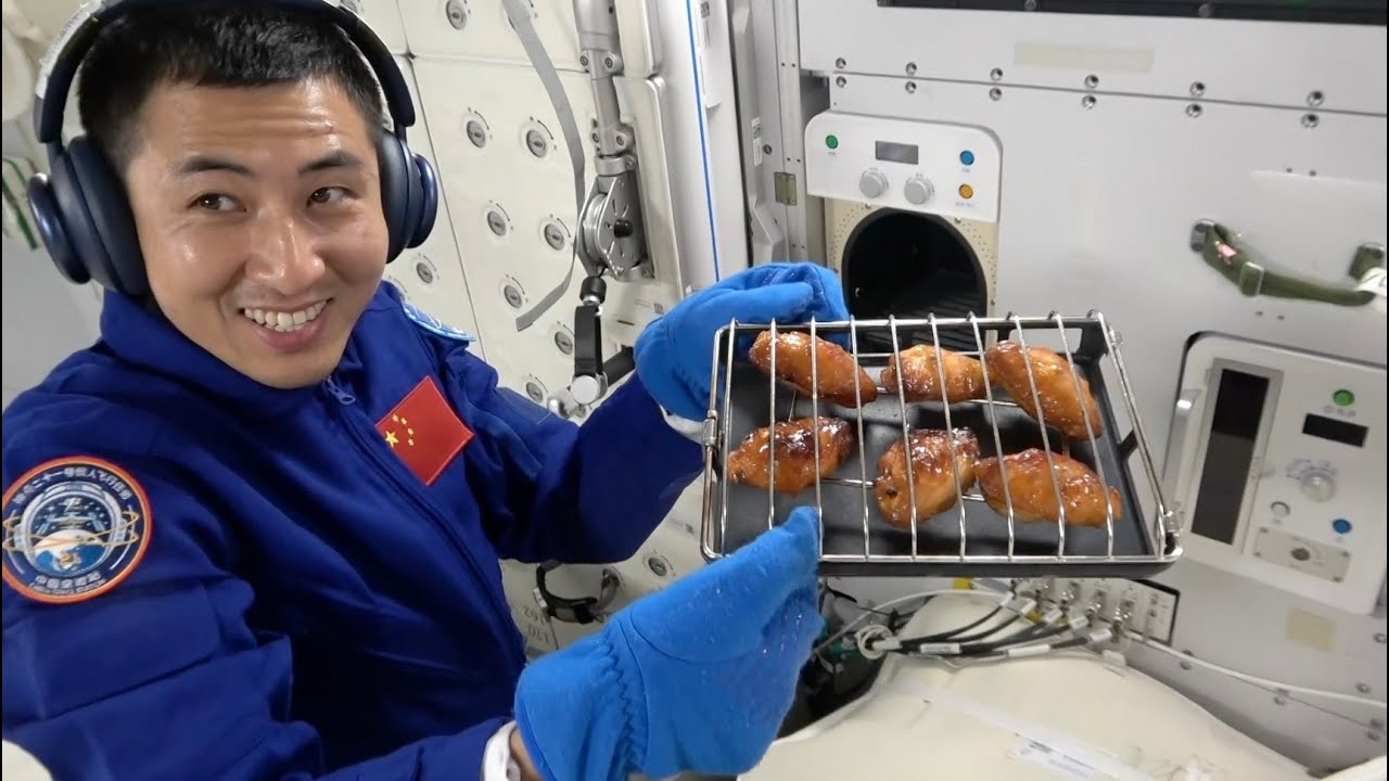 Taikonauts cook in China Space Station