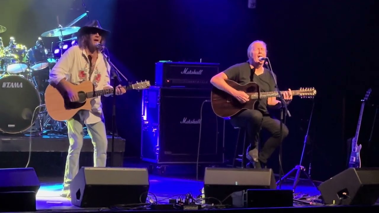 Donnie Vie (Enuff Z'Nuff) w/Randy Jackson (Zebra) 