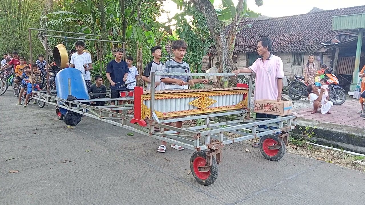 BOJO LORO OKLEK BENDO KAPAS lagi jalan jalan