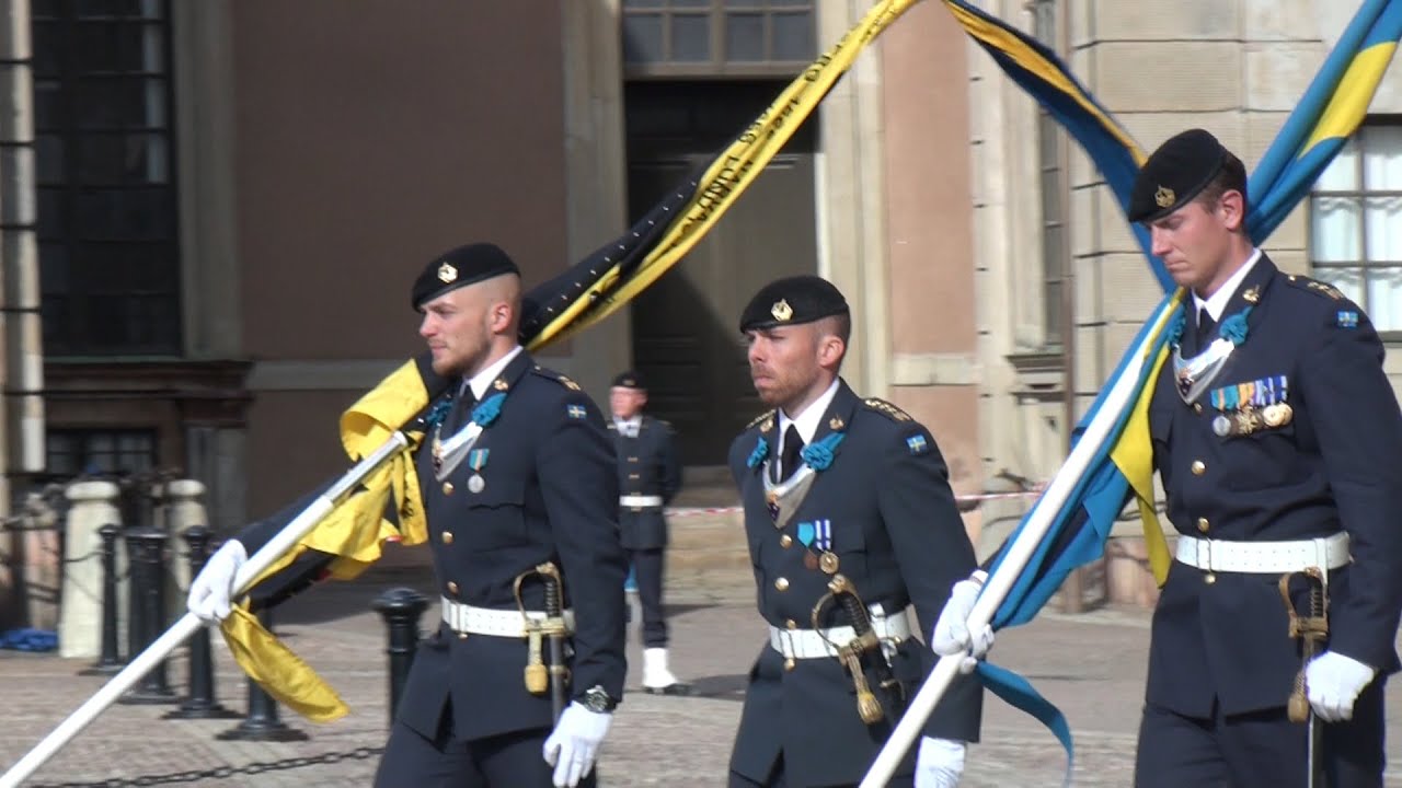 Vaktavlösning på Kungliga Slottet Stockholm | Changing the guards