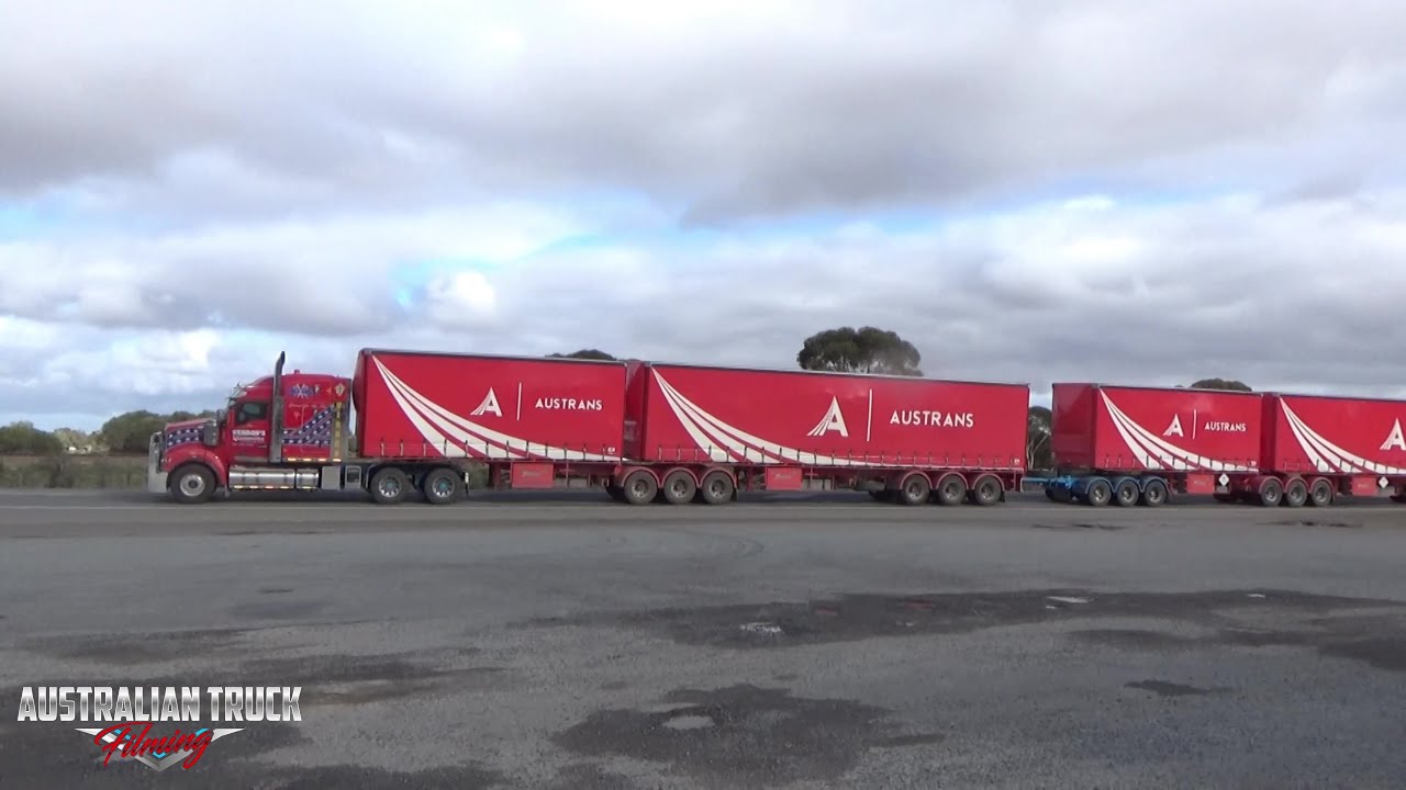 Aussie Truck Filming: Mega Trucks and Road Trains travelling through Warnertown, South Australia!
